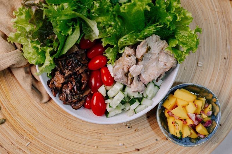 Salada Manga Tropical com ceviche de manga, foto do prato