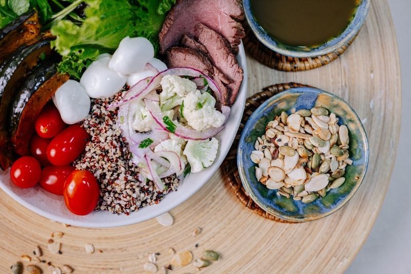 Salada Quinoa Nutri com couve-flor crocante e tomate grape, foto do prato